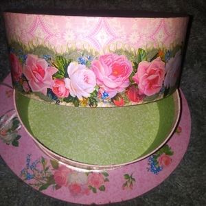 💝 Michel & Company Unique Hat Box